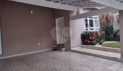 Casa térrea com 3 quartos à venda em Parque Santa Isabel - SP