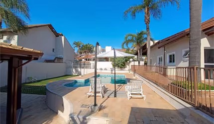 Casa com 3 quartos à venda em Villaggio Capríccio - SP