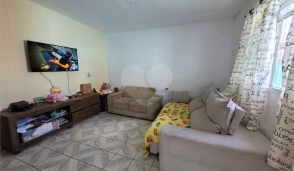 Casa térrea com 3 quartos à venda em Jardim Guiomar - SP