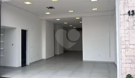 Salão Comercial para locação em Vila M Genoveva - SP
