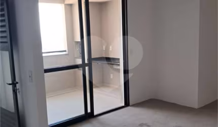 Apartamento com 3 quartos à venda em Jardim Do Lago - SP