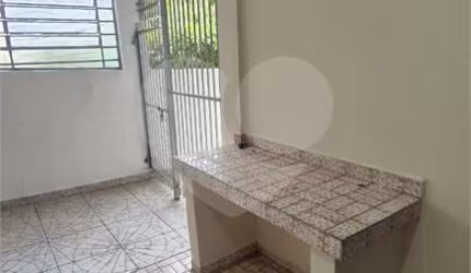 Casa com 1 quartos para locação em Colônia - SP