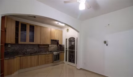 Casa térrea com 3 quartos à venda em Cidade Luiza - SP