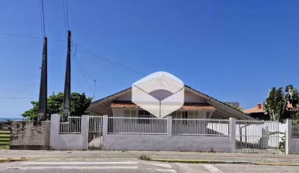 Casa com 4 dormitórios à venda, 100 m² por R$ 430.000,00 - Salinas - Balneário Barra do Sul/SC