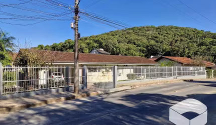 Casa com 3 dormitórios à venda, 210 m² por R$ 995.000,00 - América - Joinville/SC