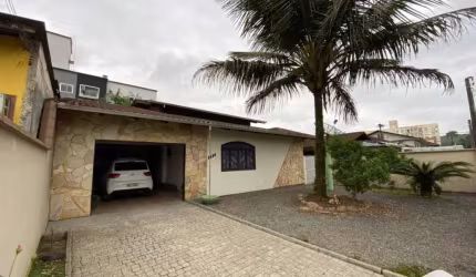 Casa com 3 dormitórios à venda, 179 m² por R$ 580.000,00 - Costa e Silva - Joinville/SC
