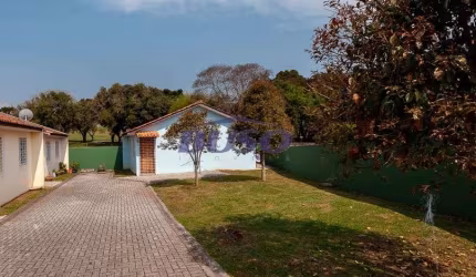 Casa a venda em condomínio fechado no Sítio Cercado