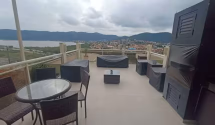 Casa em Camboinhas com 4 quartos e vista espetacular