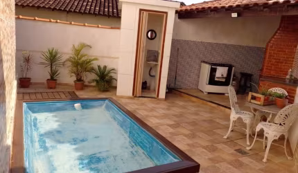 Casa com 3 quartos em Condomínio no Sapê