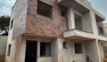 Sobrado Tríplex em Condomínio com Excelente Acabamento