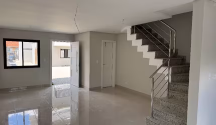 Sobrado em Condomínio Fechado com 3 Dormitórios e Excelente Acabamento