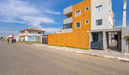 Apartamento térreo com 2 Vagas de garagem.