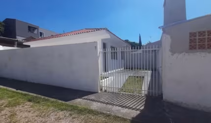 Linda Casa Com Terreno Privado Em Local Tranquilo