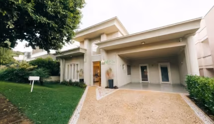 Casa em condomínio fechado com 3 quartos à venda na Avenida Gil de Abreu Souza, Condomínio Royal Forest, Londrina por R$ 2.350.000