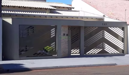 Casa com 3 quartos à venda na Rua Eiti Suguimoto, Maria Lúcia, Londrina por R$ 650.000