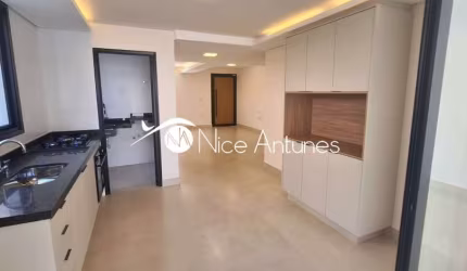 Casa de 2 pavimentos, design planejado e a poucos passos da praia