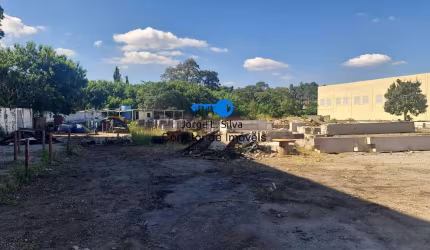 Terreno com 6.172,63m2 e 500m2 de escritórios Fazendinha Santana de Parna !
