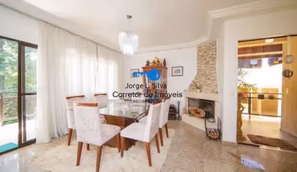 2 Casas Espetacular no Condomínio Forest Ville A/T  1.212m2  A/C 429m2 !