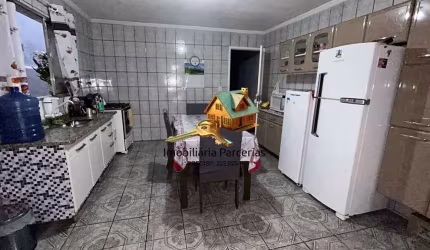 Imóvel com 2 casas na Fazendinha Excelente Localização Garagem Coberta !