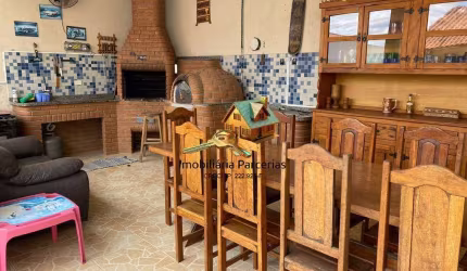 Casa com 3 Dormitórios 1 Suite , espaço Gourmet e garagem coberta 4 carros!