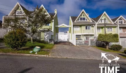 Sobrado Triplex Semi-Mobiliado no Atuba com 4 Quartos, Ático e Área Gourmet