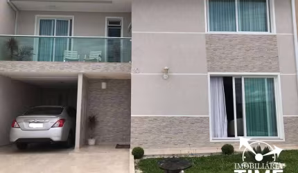 Sobrado à venda no Santa Cândida  3 quartos  Suítes  Jardim de inverno  Churrasqueira