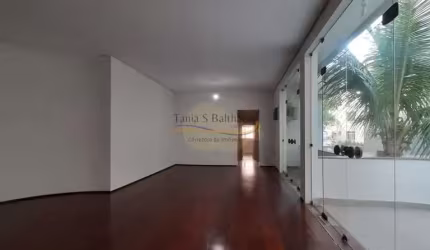 Casa Sobreposta Alta - Alto Padrão com Piscina.
