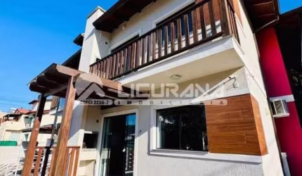 Excelente residencial para investimento no centro da praia de Bombinhas/SC - Localização central, bem no coração da praia, à 350 mts da areia do mar.