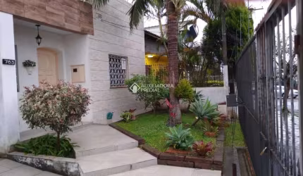 Casa com 3 quartos à venda na Rua das Caravelas, 783, Vila Ipiranga, Porto Alegre, 250 m2 por R$ 1.080.000