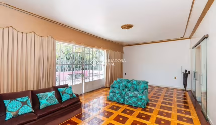 Casa comercial à venda na Avenida Cristóvão Colombo, 3671, Floresta, Porto Alegre, 492 m2 por R$ 1.499.000