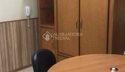 Sala comercial à venda na Rua Professor Annes Dias, 166, Centro Histórico, Porto Alegre, 47 m2 por R$ 190.000