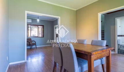 Casa com 3 quartos à venda na Avenida Otto Niemeyer, 3427, Tristeza, Porto Alegre, 175 m2 por R$ 590.000
