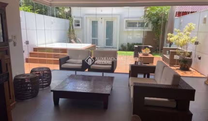 Casa com 3 quartos à venda na Rua Mampituba, 132, Ipanema, Porto Alegre, 218 m2 por R$ 1.380.000
