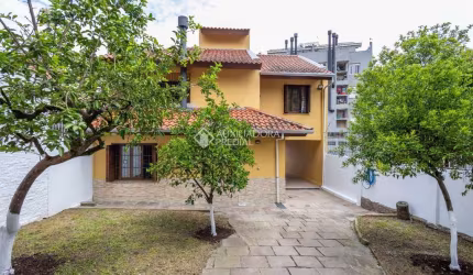 Casa com 5 quartos à venda na Rua Professor Antônio Peyrouton Louzada, 18, Jardim Carvalho, Porto Alegre, 266 m2 por R$ 730.000