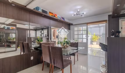 Casa com 3 quartos à venda na Rua Ivo Walter Kern, 320, Hípica, Porto Alegre, 133 m2 por R$ 740.000