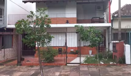 Casa com 3 quartos à venda na Rua Portugal, 552, São João, Porto Alegre, 369 m2 por R$ 959.000