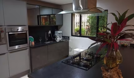 Casa com 4 quartos à venda na Rua Alfredo Schuett, 320, Três Figueiras, Porto Alegre, 296 m2 por R$ 2.499.900