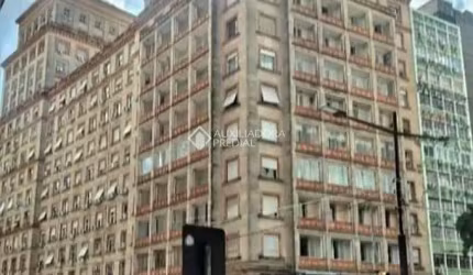 Cobertura com 7 quartos à venda na Avenida Borges de Medeiros, 464, Centro Histórico, Porto Alegre, 137 m2 por R$ 700.000