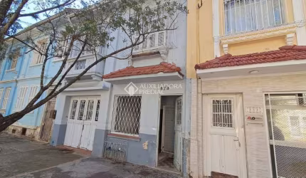 Casa com 3 quartos à venda na Rua São Carlos, 578, Floresta, Porto Alegre, 216 m2 por R$ 780.000
