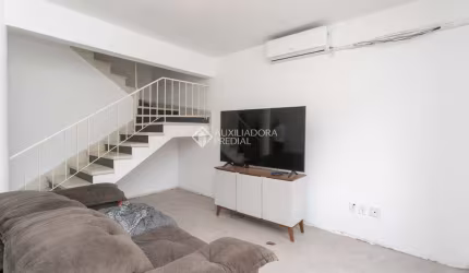 Casa com 4 quartos à venda na Rua Buarque de Macedo, 846, São Geraldo, Porto Alegre, 170 m2 por R$ 900.000