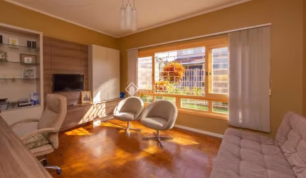 Casa com 3 quartos à venda na Rua de Souza Júnior, 84, Medianeira, Porto Alegre, 291 m2 por R$ 850.000