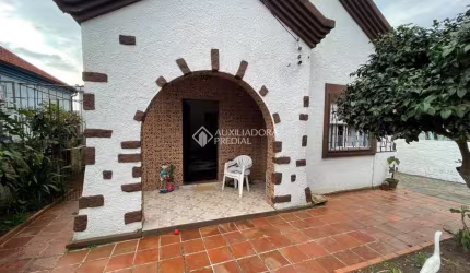Casa com 3 quartos à venda na Chopin, 30, Passo da Areia, Porto Alegre, 120 m2 por R$ 680.000