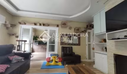 Casa com 3 quartos à venda na Rua Eustáquio Inácio da Silveira, 365, Belém Novo, Porto Alegre, 196 m2 por R$ 658.000