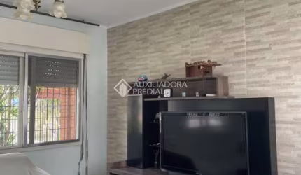 Casa com 3 quartos à venda na Rua Nicolau Copérnico, 45, Sarandi, Porto Alegre, 212 m2 por R$ 540.000