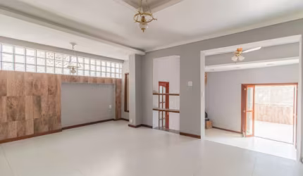 Casa com 4 quartos à venda na Rua Lindolfo Color, 133, Medianeira, Porto Alegre, 336 m2 por R$ 665.000
