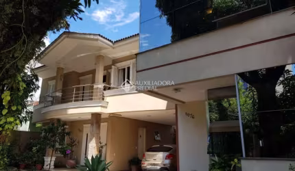 Casa com 2 quartos à venda na Rua Fernando Abbott, 1062, Cristo Redentor, Porto Alegre, 565 m2 por R$ 2.600.000