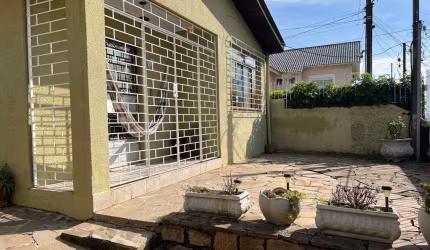 Casa com 2 quartos à venda na Rua Sílvio Romero, 323, Partenon, Porto Alegre, 217 m2 por R$ 650.000