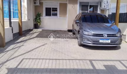 Casa com 2 quartos à venda na Rua Sete Mil e Quatorze, 94, Restinga, Porto Alegre, 70 m2 por R$ 299.000