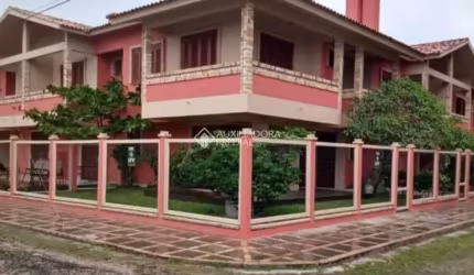 Casa em condomínio fechado com 2 quartos à venda na Rua Rio Carreiro, 771, Centro, Xangri-Lá, 96 m2 por R$ 660.000