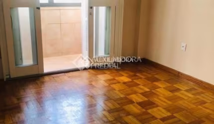 Apartamento com 2 quartos à venda na Praça Conde de Porto Alegre, 37, Centro Histórico, Porto Alegre, 77 m2 por R$ 330.000